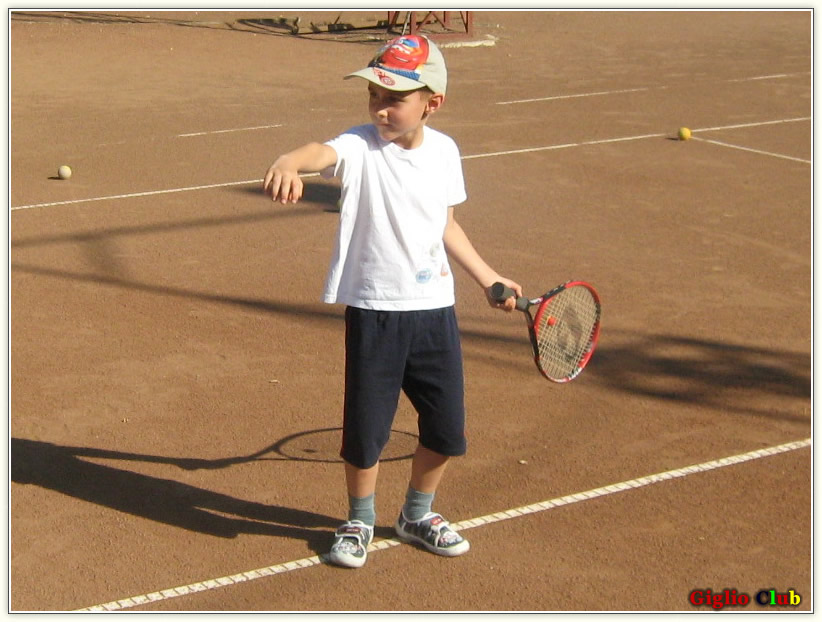 tenis, foto, prescolari, fotografii, membri, club, tenis, spot, teren, giglioclub.ro, giglioclub, Tennis, Romania, Iasi, lectii, sala, teren, racheta, minge, initiere, juniori, junioare, copii si adulti