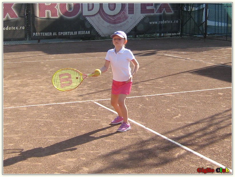 tenis, foto, prescolari, fotografii, membri, club, tenis, spot, teren, giglioclub.ro, giglioclub, Tennis, Romania, Iasi, lectii, sala, teren, racheta, minge, initiere, juniori, junioare, copii si adulti